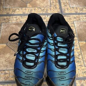 Nike Men's Gradient Blue Athletic Shoes